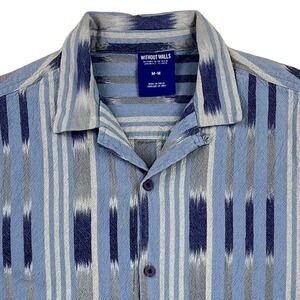 Without Walls Camp Shirt Men's MEDIUM Blue Short Sleeve Pockets Urban Outfitters